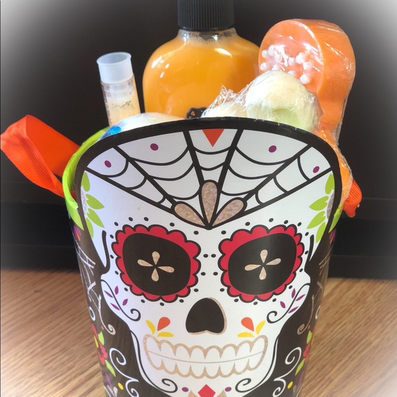 SOLD! Pumkin Spice Hallowen Spa Set - Picture 2 of 8